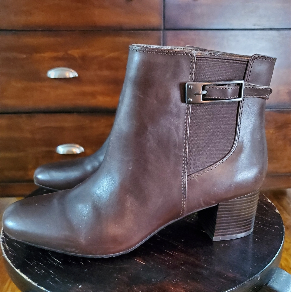 Bandolino brown leather ankle boots